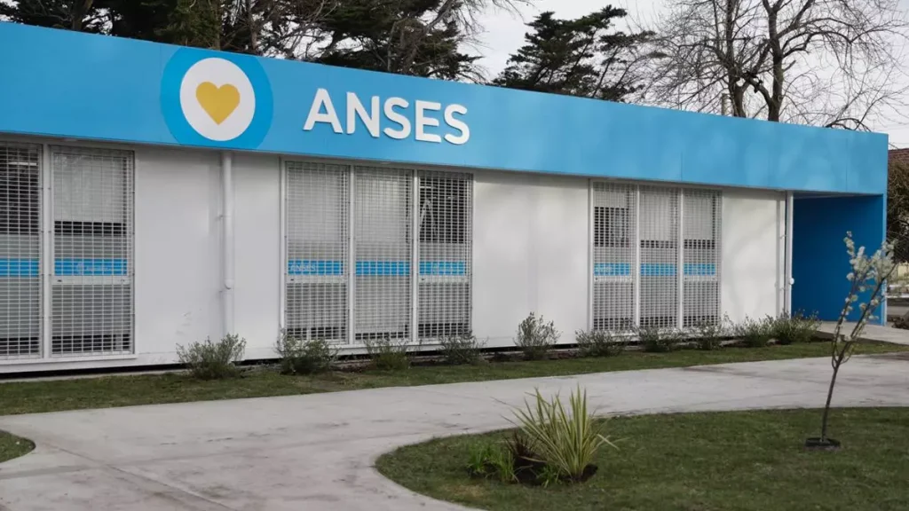 Oficina de Anses con parque